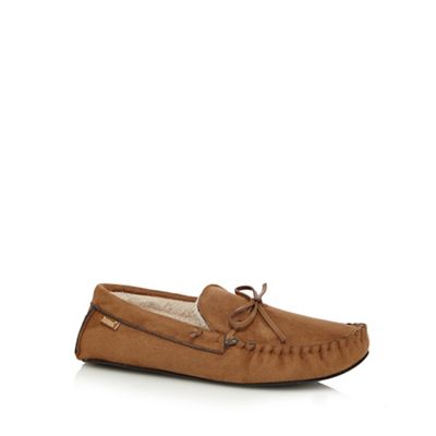Totes Tan moccasin slippers in a gift box